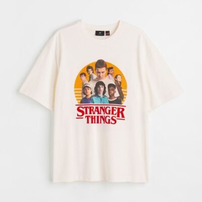 Playera H&M Stranger Things A/W22  Manga Corta Blanca